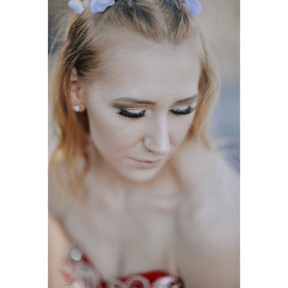 Meet your Posher, Naydia